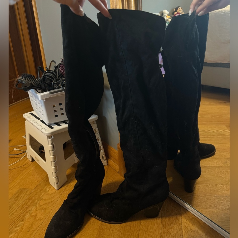 Black heel boots